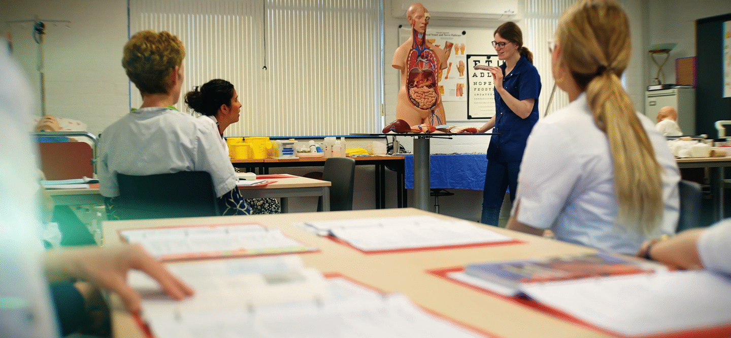 Praktijkles aan studenten