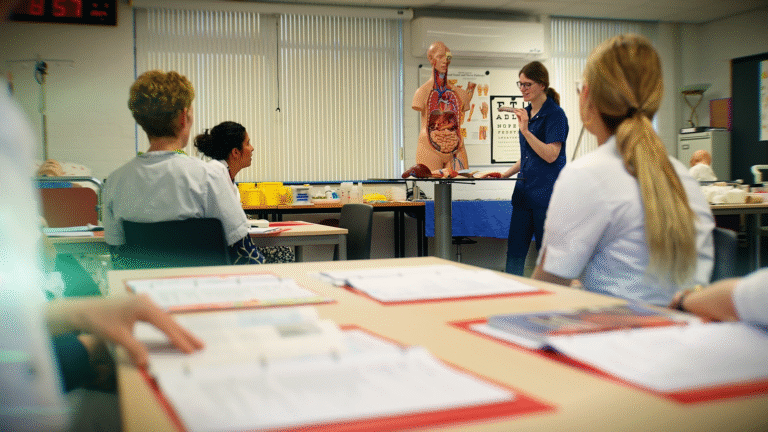Praktijkles aan studenten